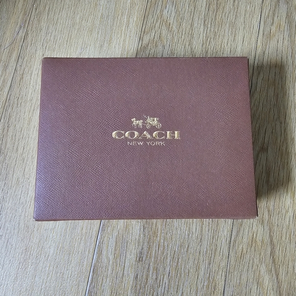 Coach jewelry gift box with dust bag - Picture 4 of 5